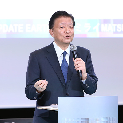 元経済再生担当大臣、元スタートアップ担当大臣、元総務大臣、UPDATE EARTH 2025 名誉会長／新藤義孝氏