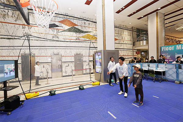 バスケのミライを体験（シュートチャレンジ）の様子